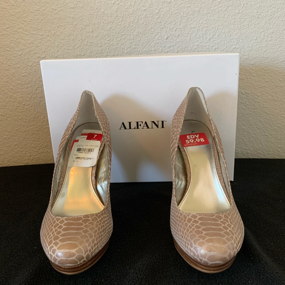 Alfani Mandy Platform Pump
